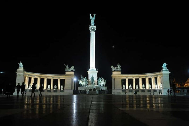 Budapest: City Park- True Crime of Hungary- Walking Tour - Key things I’d bet you’ll notice