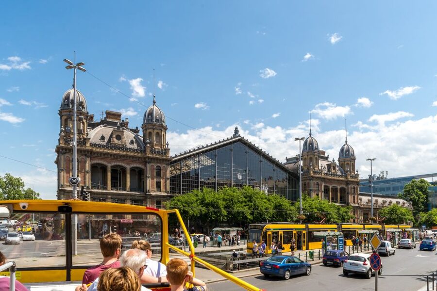Budapest: City Sightseeing Hop-On Hop-Off Bus Tour & Extras - Audio commentary in 15 languages, and how to make it work in the real world