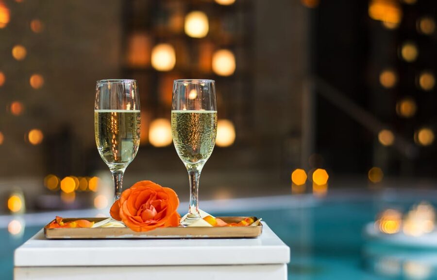 Budapest: Couple Holistic Swedish Massage with Jacuzzi Time - Who should book, and who should skip this spa session