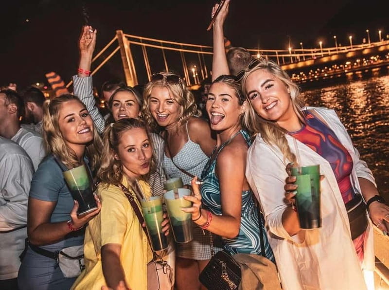 Budapest: Cruise Unlimited Aperol and Prosecco - Sunset vs Night Cruise: Pick Your Light