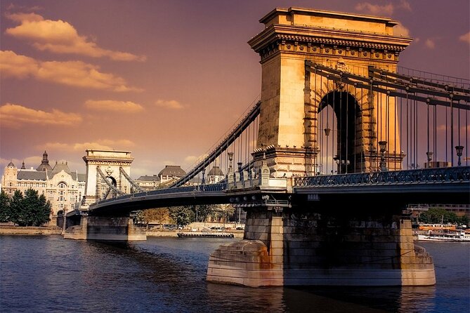 Budapest Danube 1 Hour Sunset or Night Cruise with Audio Guide - Gellért Hill and the Elisabeth Bridge area: views you can’t walk to fast
