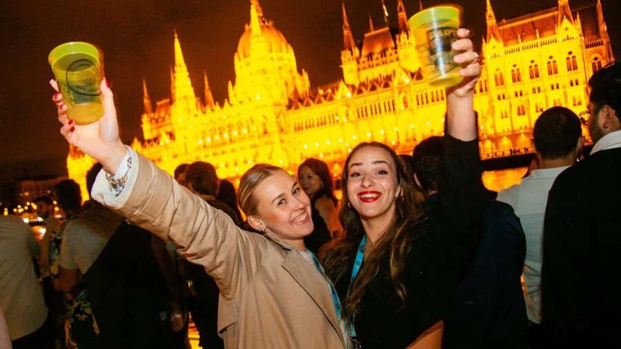 Budapest: Danube Beat Party Cruise with DJ & Drink Packages - Bar, Cloakroom, and Onboard Comfort: What Actually Keeps the Night Easy