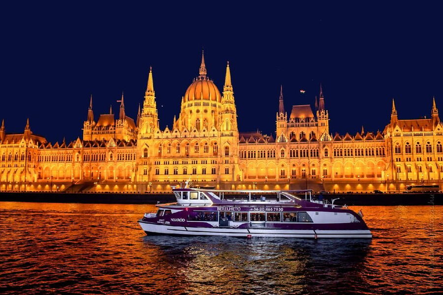 Budapest: Danube Cruise with Folk Dancing and Drinks - The drinks plan: three included, plus easy ways to keep it going