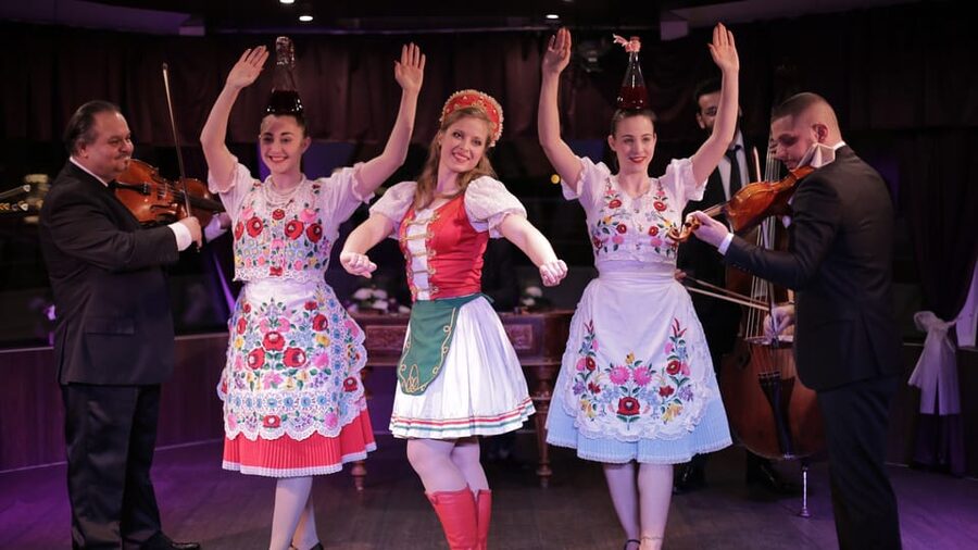 Budapest: Danube Cruise with Folk Dancing and Drinks - Silverline Dock timing: how to get the most out of your 2 hours