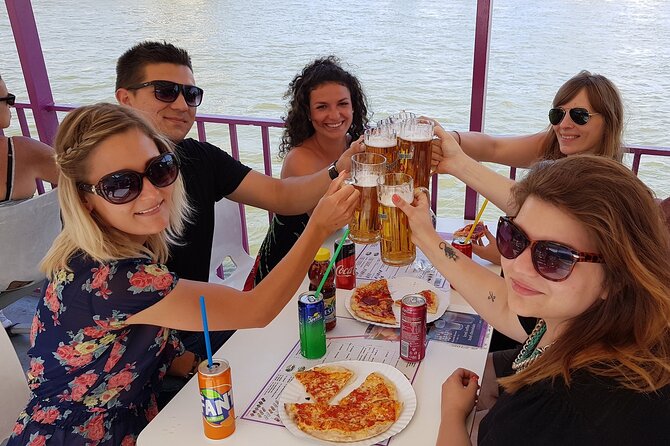 Budapest Danube Pizza Cruise with Welcome Drink - Music, Commentary, and Photo Time: Getting the Most From the Soundtrack