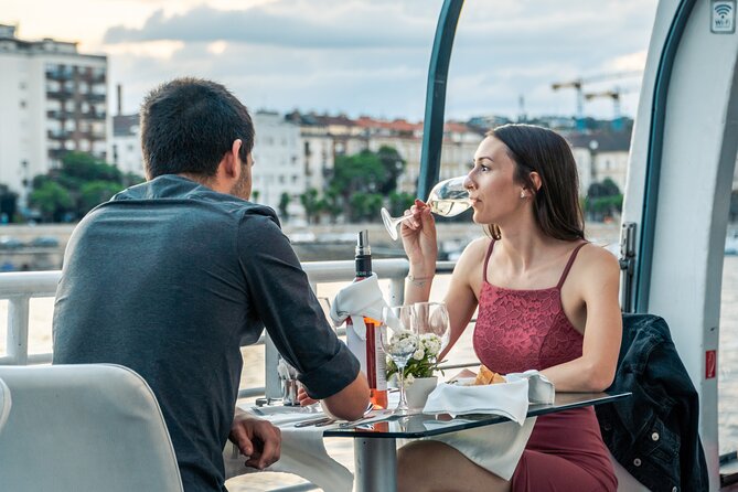 Budapest Danube River Candlelit Dinner Cruise with Live Music - Drinks and the Welcome Pour: What You Get, What Costs Extra