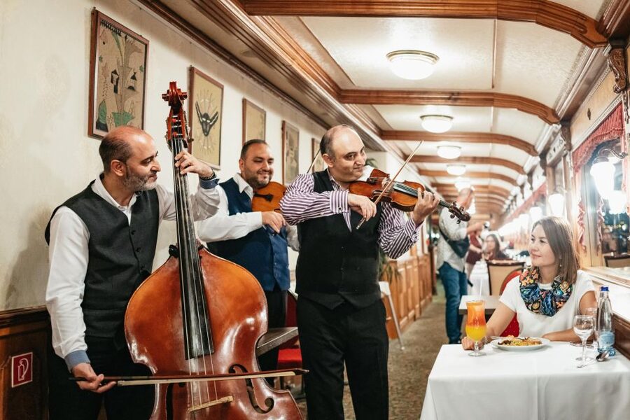 Budapest: Danube River Cruise with Dinner and Prosecco - Should you book this Budapest Danube Dinner and Prosecco cruise?