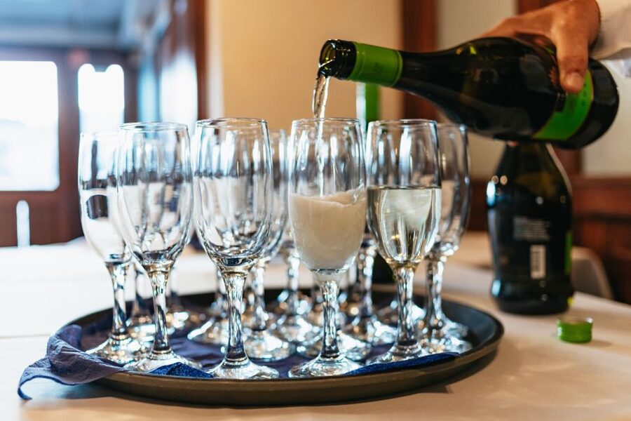 Budapest: Danube River Cruise with Dinner and Prosecco - Drinks, tipping, and extra costs on board