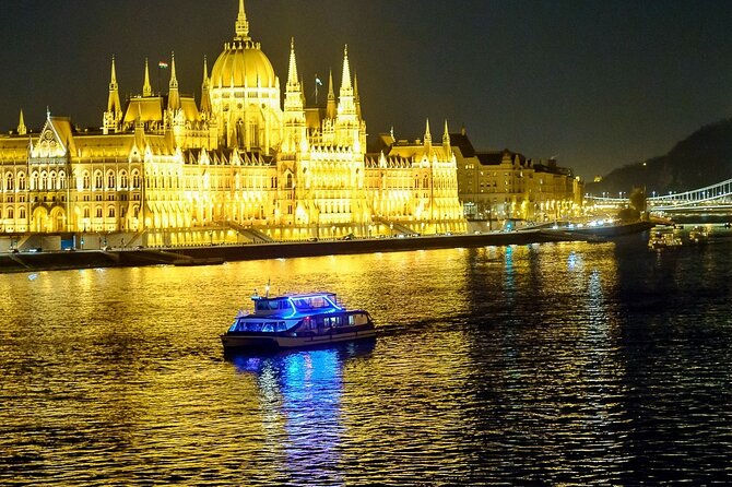 Budapest Danube Sightseeing Cruise with Unlimited Drinks - Getting on Board at Jane Haining rkp. 11, 1052