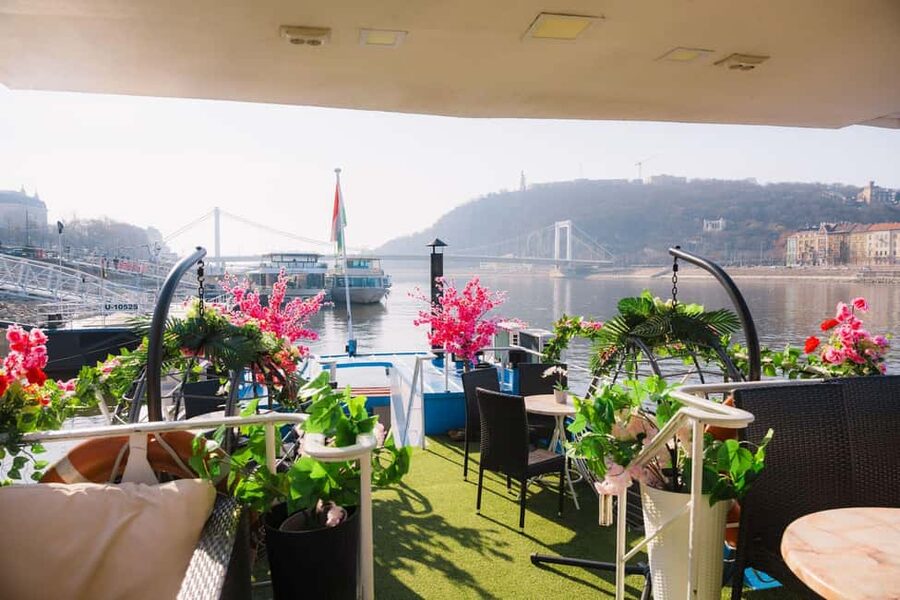 Budapest: Daytime Hop-on Hop-off Cruise with Welcome Drink - Margaret Island stop: park time plus Japanese Garden and ruins