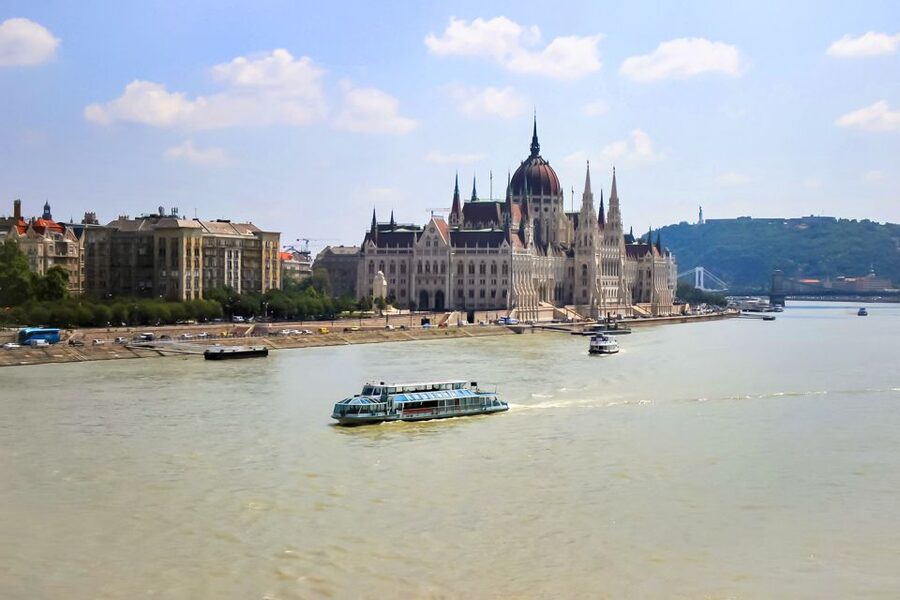Budapest: Daytime Sightseeing Boat Cruise - Timing Tips: Daylight Views, Golden Hour, and Night Lights