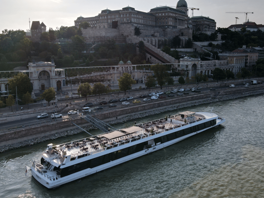 Budapest: Dinner Cruise with Live Music & Unlimited Drinks - Drinks: unlimited cocktails, spirits, beer, wine, and Prosecco