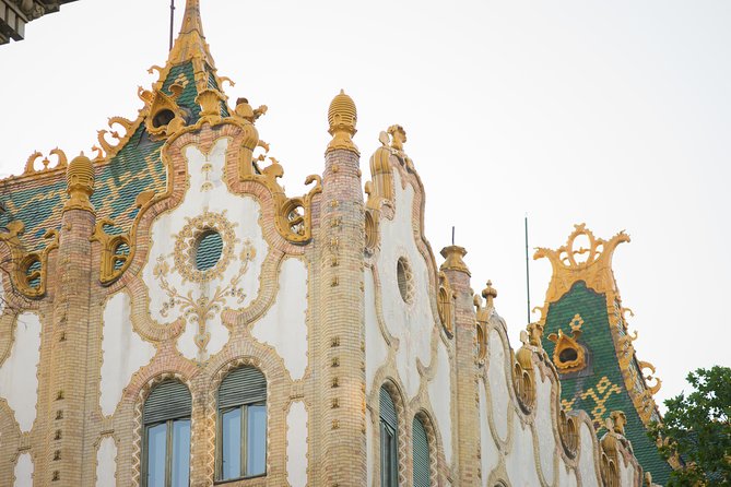 Budapest Essential Walk&Food tasting - Castle Hill to Fisherman’s Bastion, with Metro 2 and panoramic views
