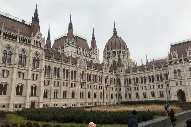 Budapest Essentials Private Tour Highlights and Hidden Gems - Gresham Palace Inside, Art Nouveau Outside, and How to Think About Tickets