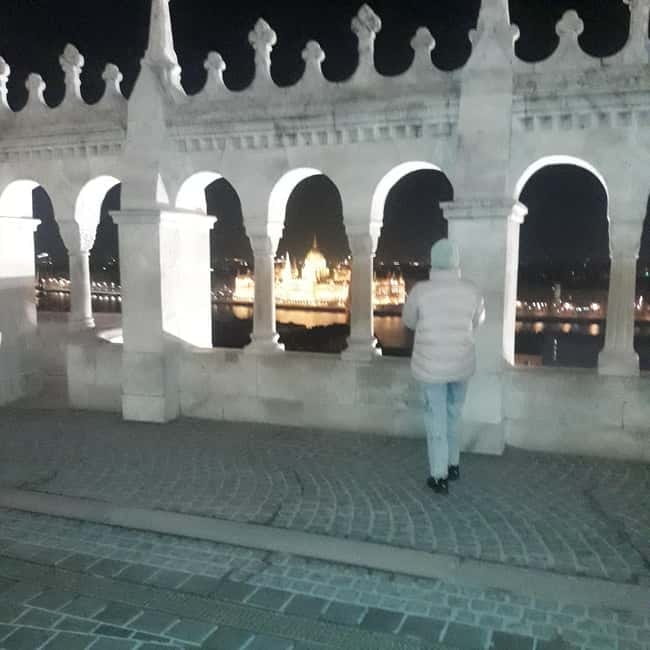 Budapest: Evening Castle Hill Tour with Fishermen's Bastion - The pace, the group size, and what to expect in 2.5 hours