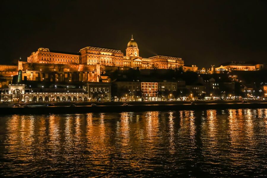 Budapest: Evening Cruise including Drink Options - Should you book this Budapest evening cruise?