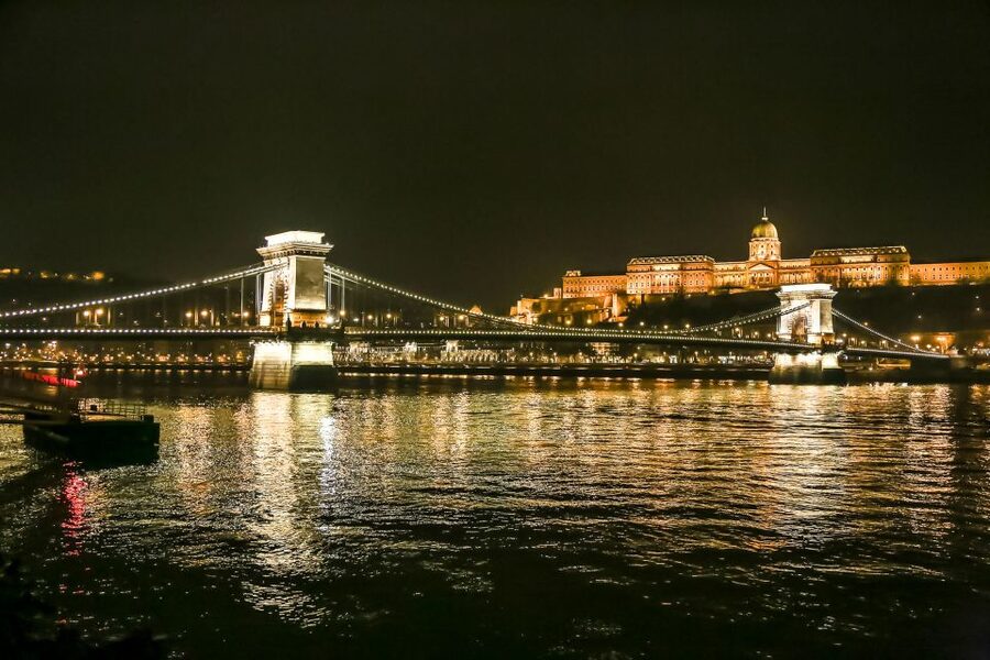 Budapest: Evening Cruise including Drink Options - Drinks and onboard vibe: choose your option, then relax