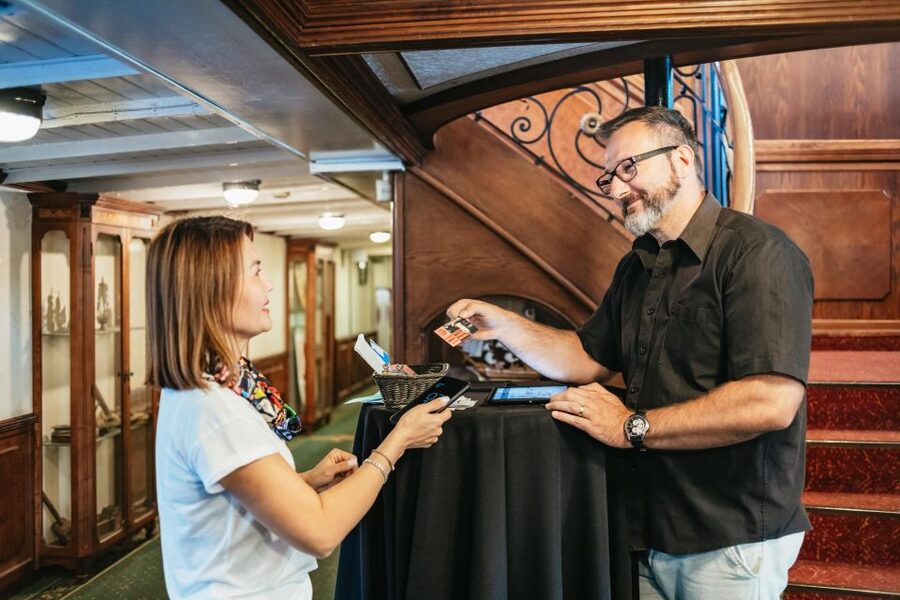 Budapest: Evening Cruise including Drink Options - Price and value: why $21 can work for the right traveler