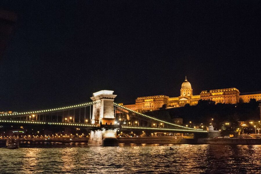 Budapest: Evening Cruise including Drink Options - Who should book this Budapest evening cruise