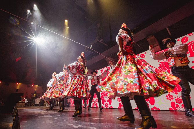 Budapest: Folklore Revue Show with Unlimited Dinner & Drinks - Service and staff: the difference between a show and a smooth night