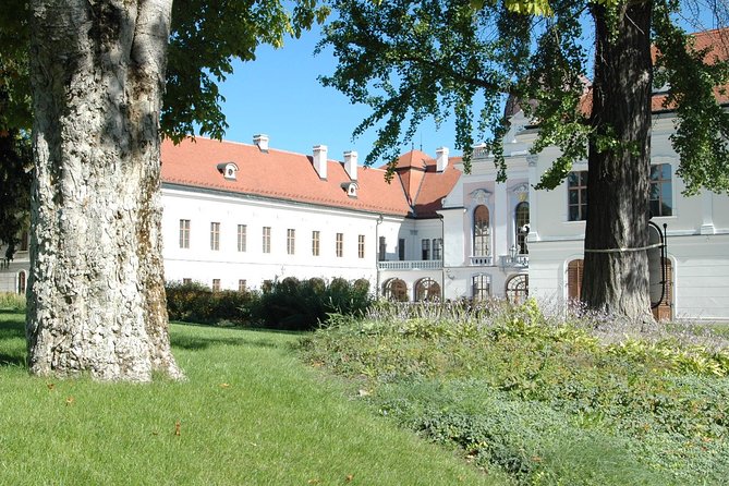 Budapest Gödöllő Palace Royal ‘Sisi’ Residence Half-Day Tour - Bilingual tours: the biggest pacing risk