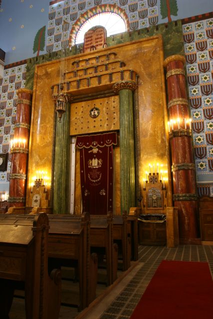Budapest Grand Half-Day Jewish Heritage Tour - Kazinczy Street Synagogue: The Art-Nouveau Inside Visit That Changes Your Perspective