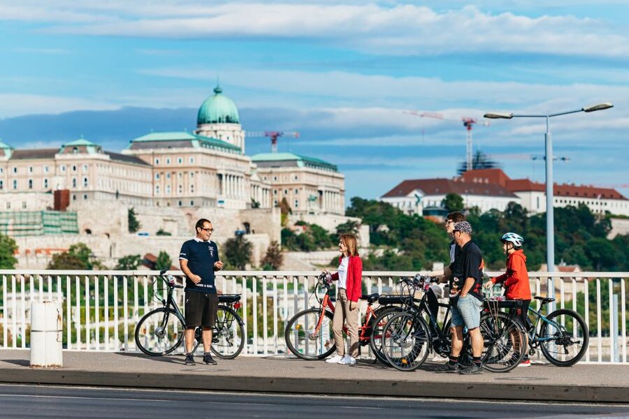 Budapest: Grand Sightseeing Bike Tour - Why this 3-hour bike loop works so well in Budapest