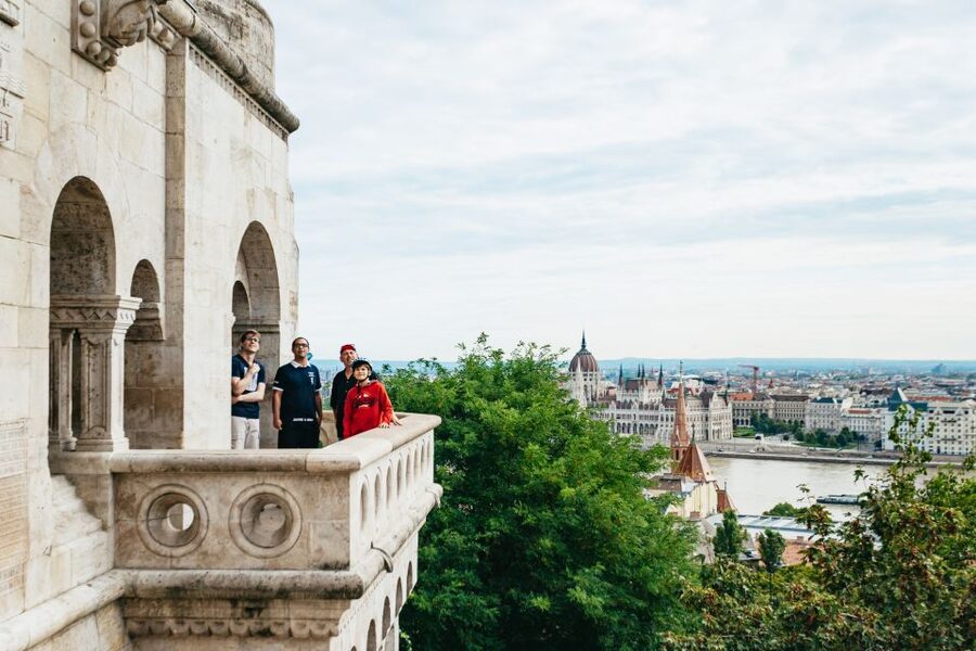 Budapest: Grand Sightseeing Bike Tour - Margaret Island break and the Danube rhythm