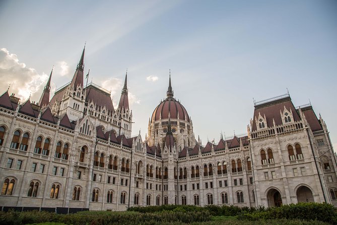 Budapest Grand Walk - St. Stephen’s Basilica and the pause for coffee