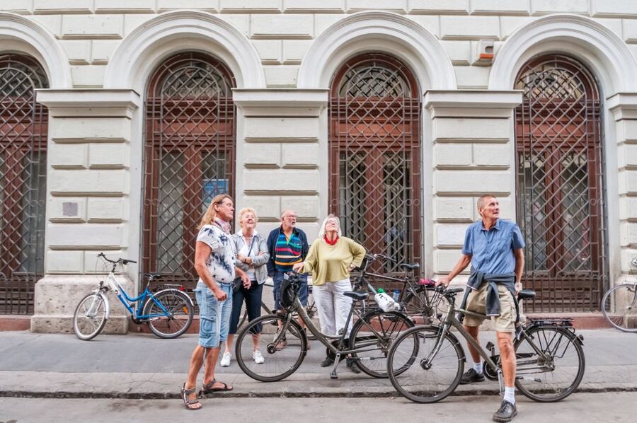 Budapest: Guided City Discovery Bike Tour - Jewish Quarter landmarks and the Big Synagogue moment