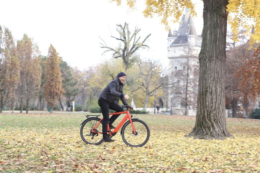 Budapest: Guided Downtown Electric Bike Tour - Gellért Hill, thermal bath areas, Liberty Bridge, and the Pest-side finale