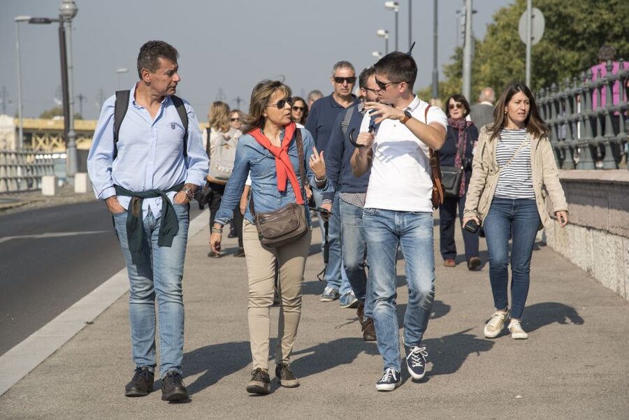 Budapest: Guided Walking Tour of Pest - Where the Pest tour starts, Molnár’s Kürtőskalács
