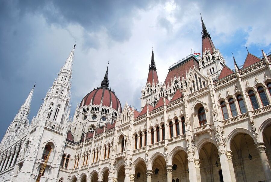 Budapest: Guided Walking Tour of Pest - St. Stephen’s Basilica, Budapest’s biggest cathedral on foot