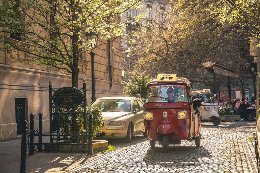 Budapest: Half-Day Exclusive Highlights Private Tour - If you want an indoor add-on, you can ask
