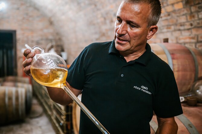 Budapest Half-Day Wine Tour: 3 Family Wineries, Meal & Pálinka - Stop 1 in Etyek: what to look for in the first pours