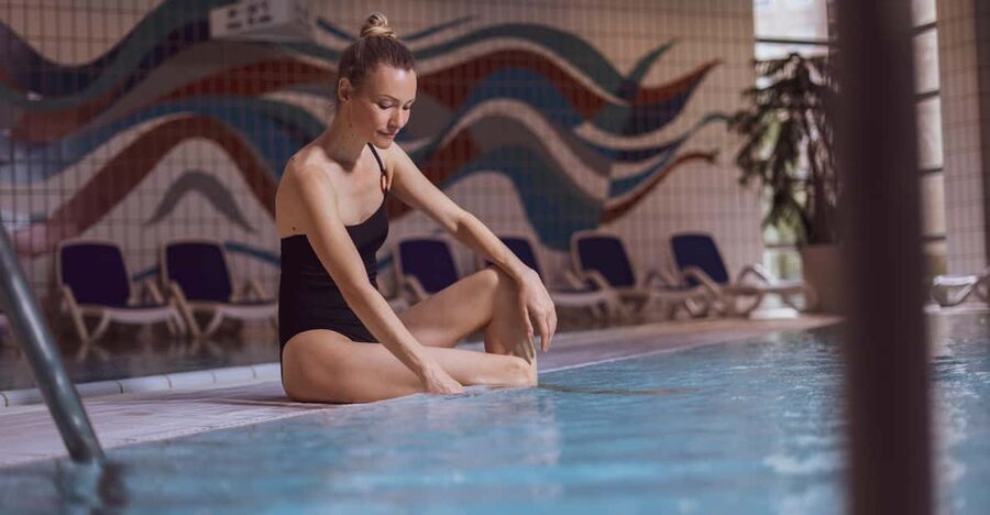 Budapest: Helia Day Spa entry ticket - Hot water pools plus Finnish sauna and steam room