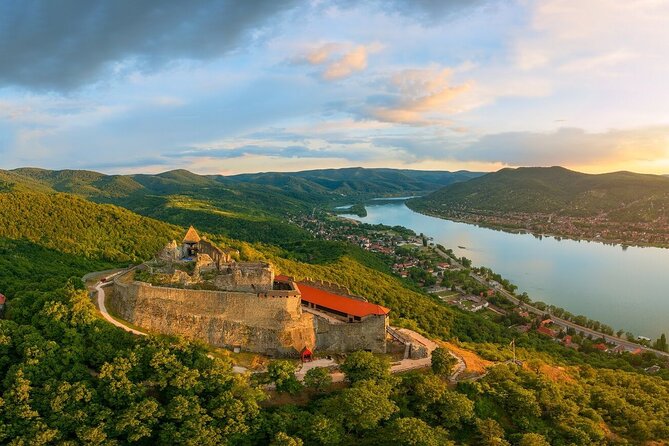 Budapest Hike to Visegrád Castle w or wo Sauna/Danube beach - Visegrád Castle on the cliff: where the Danube Bend makes sense