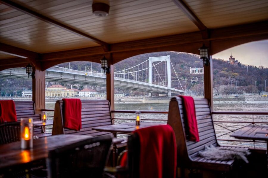 Budapest: Historic Cruise with Welcome Drink - Onboard Bar and Drinks: What You Can Control During the Cruise
