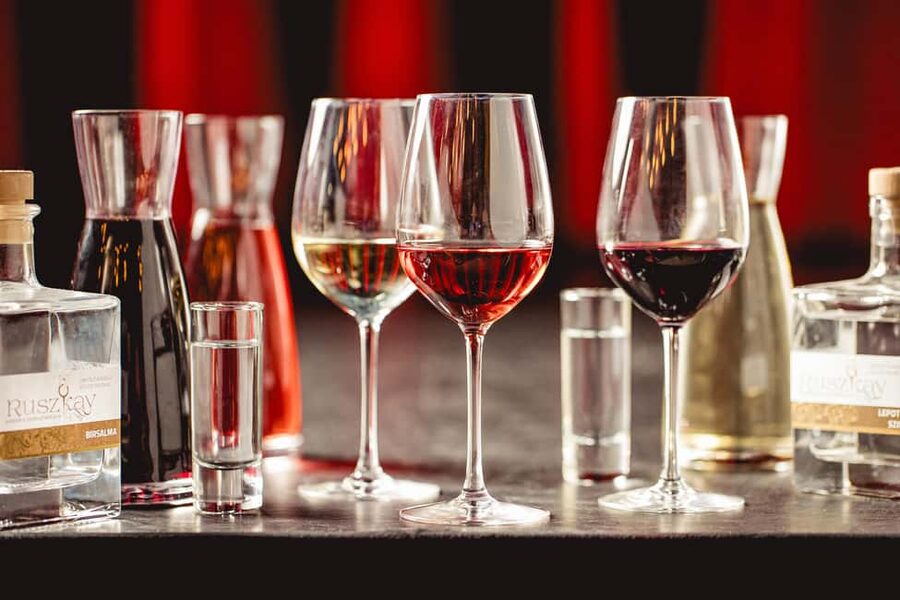 Budapest: Hungarian Dinner & Show with Unlimited Drinks - Key highlights worth your attention
