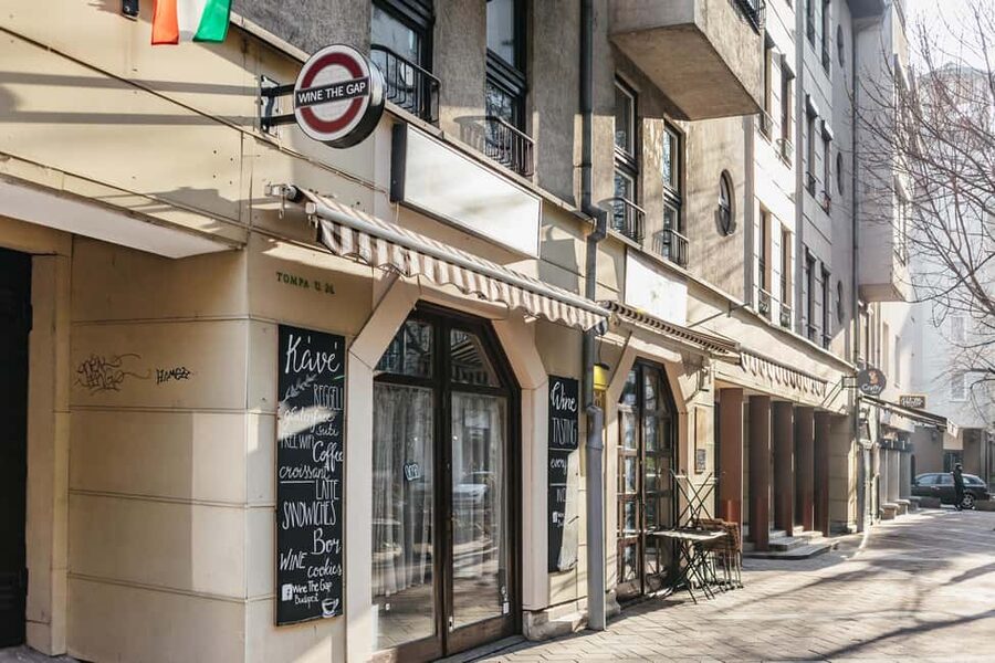Budapest: Hungarian Wine Tasting with 8 Wines and Tapas - The Wine Flight: From cserszegi fűszeres Whites to Red Grape Stories
