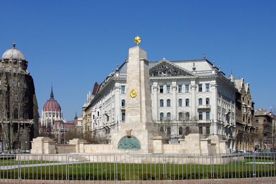 Budapest: Inner City Walking Tour in German - Price and value at about $23 for a 2-hour German guide