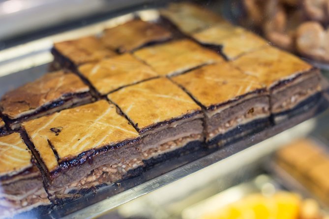 Budapest Jewish Cuisine & Culture Walk - Flodni, turos taska, and goose crackling: the taste stops that make the story real