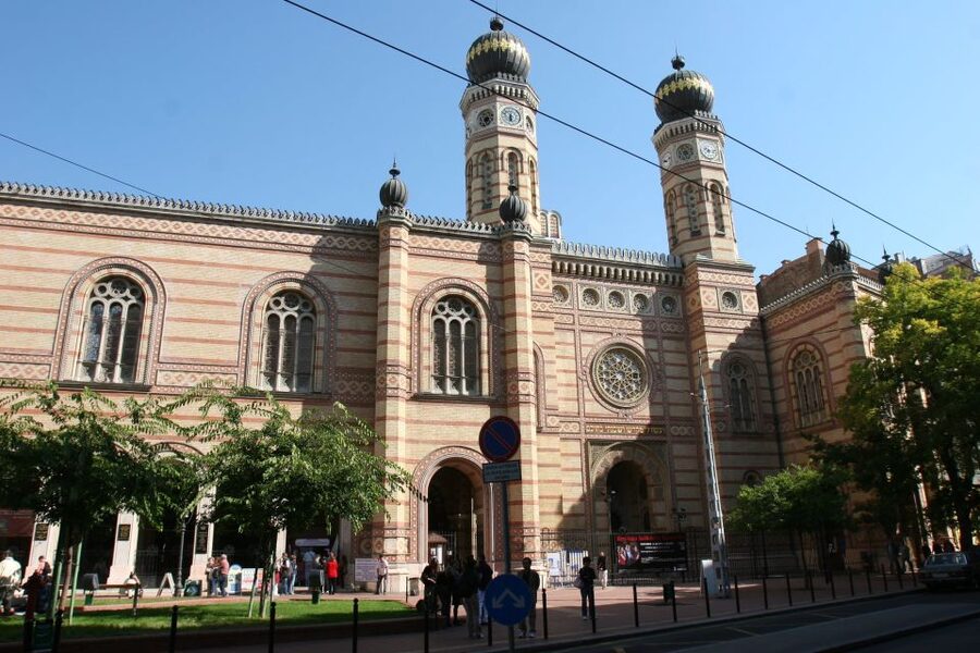 Budapest: Jewish Heritage Guided Tour with Synagogue Ticket - Jewish Museum Budapest: Art, Holidays, Everyday Life, and the Holocaust Room
