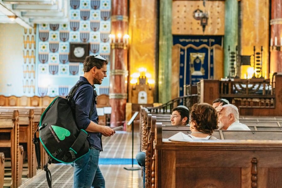 Budapest: Jewish History Guided Walking Tour with Historian - Outside synagogues you can actually spot: Kazinczy, Rumbach, Dohány