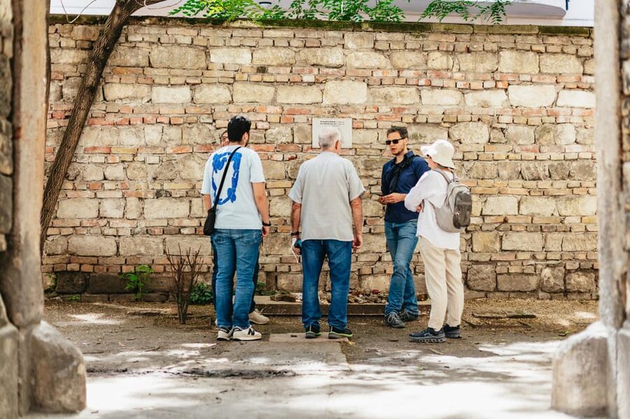 Budapest: Jewish History Guided Walking Tour with Historian - Pacing, group size, and what to ask your guide