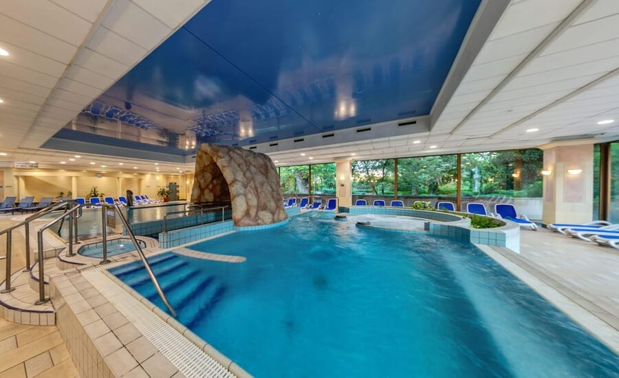 Budapest: Margaret Island Day Spa Entry Ticket - Food and drinks: what’s included, what isn’t, and how to handle hunger