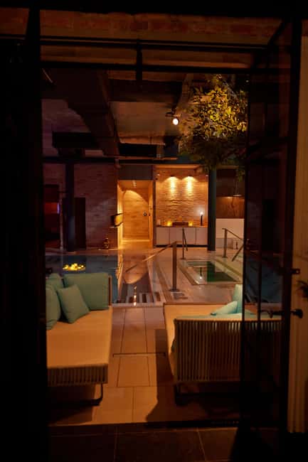 Budapest: Massage 60 min + Bath entry Mandala Day Spa - Included extras, and what you must bring