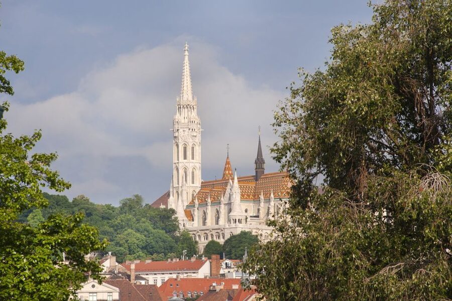 Budapest: Multilingual Highlights Tour - Fishermen’s Bastion viewpoints, framing bridges and the Parliament again