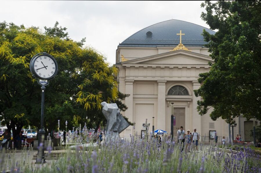 Budapest: Multilingual Highlights Tour - Liberty Square to the Parliament, where monuments do the talking