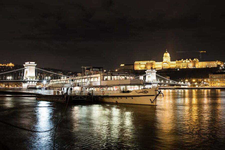 Budapest: New Year's Eve Party Cruise with Food & Live Show - The drinks setup: unlimited, and built for winter comfort
